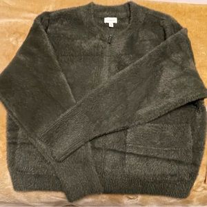 Wrap Yourself in Luxury with Cyrus’ Plush Olive Green Sweater